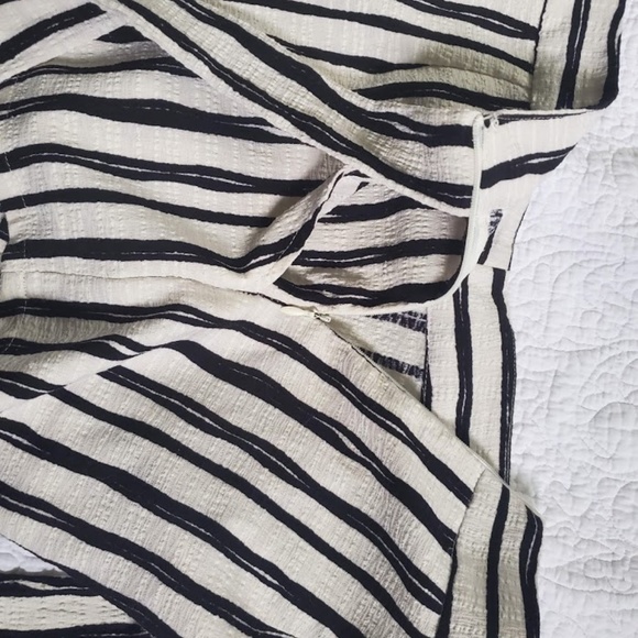 Striped Tie Shorts - Picture 5 of 6